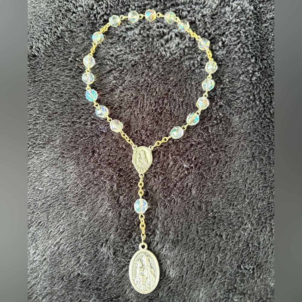 Iridescent GLASS Prayer Beads. 
St.Anne de Beaupre 
VINTAGE. 
Right from Italy.